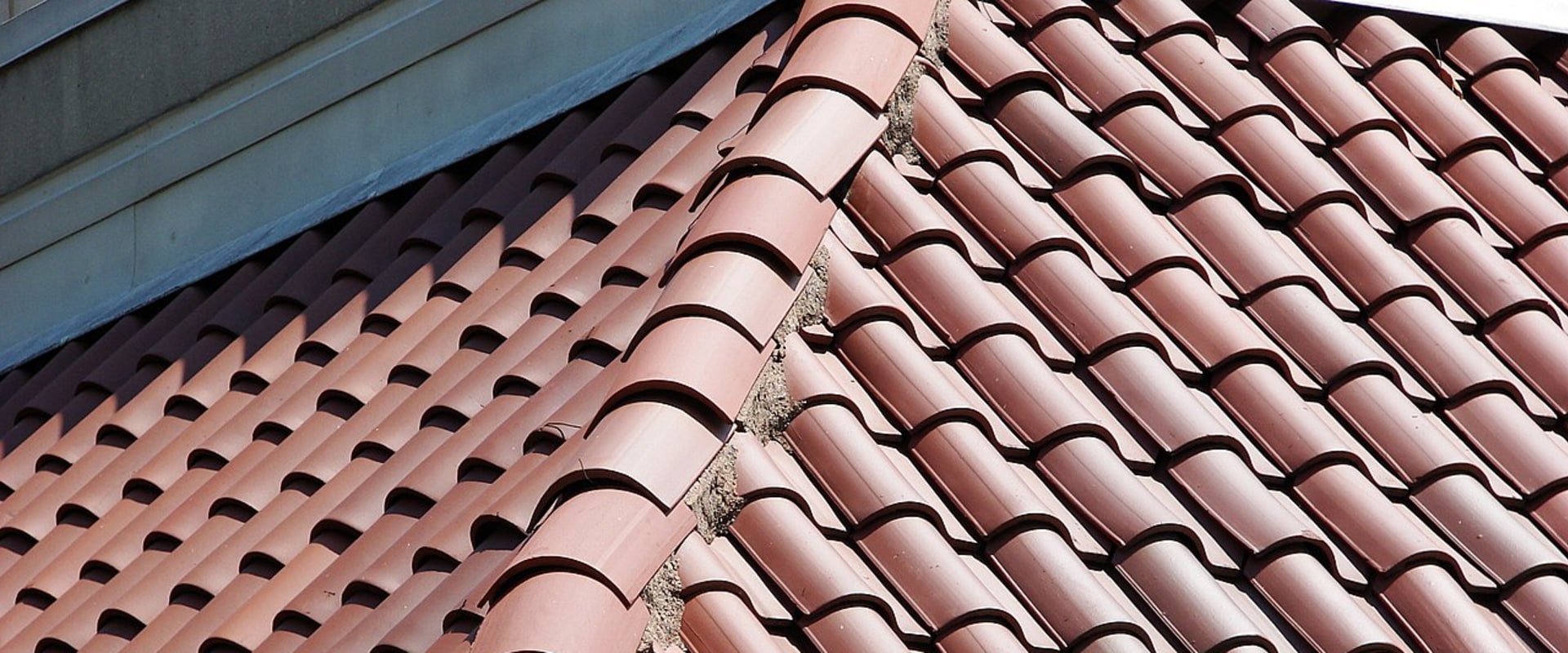 Waar zijn platte dakpannen van gemaakt?